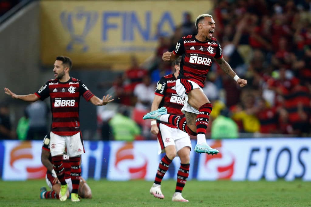 Com o fechamento dos portões do Maracanã, surge oportunidade do Flamengo atuar em famoso estádio de São Paulo