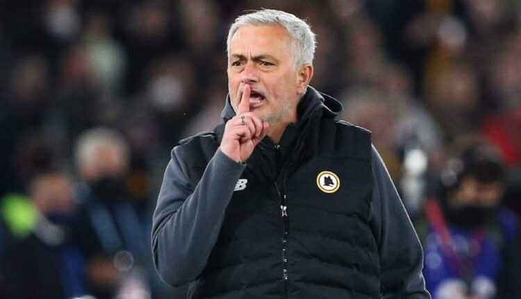 Em jogo da pré-temporada, José Mourinho comete erro grotesto e quase compromete resultado da partida contra o Partizani Tirana, da Albânia